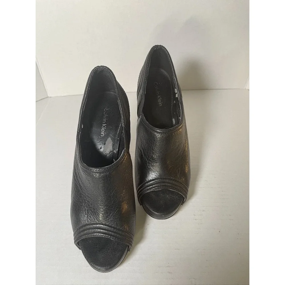 Ladies‎ Calvin Klein Black Leather Peek a boo Bootie Size 6M